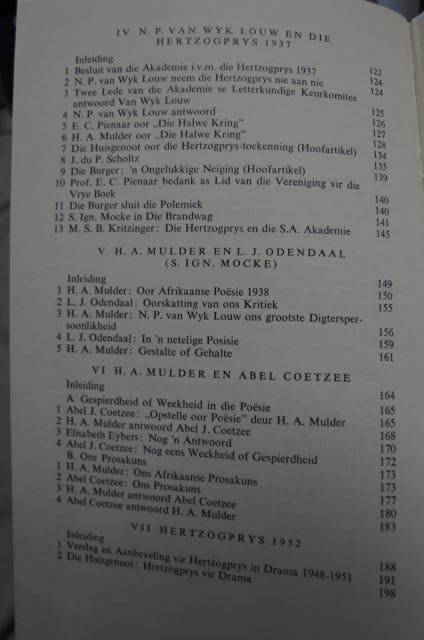 P.J. Nienaber (red). Rapier & Knuppel: 'n bundel letterkundige polemiek.